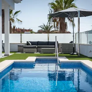  Villa Luxurious 5* - 300m2 - Private Heated Pool - Garage - Wifi Spagna